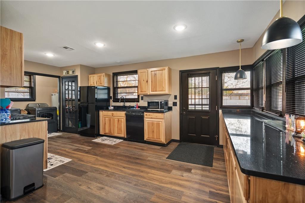 407 Lemon Street Dearing, KS 67340 - Photo 11 of 45