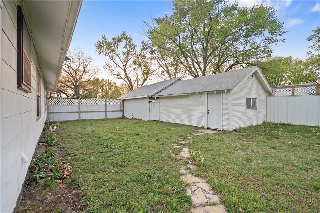 407 Lemon Street Dearing, KS 67340 - Photo 39 of 45