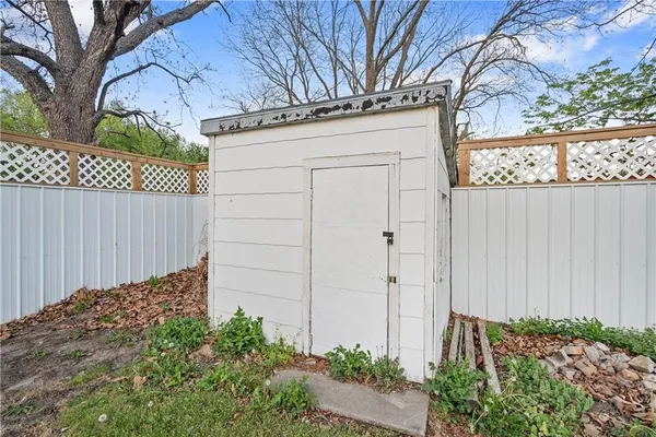 $165,000 | 407 Lemon Street, Dearing, KS 67340