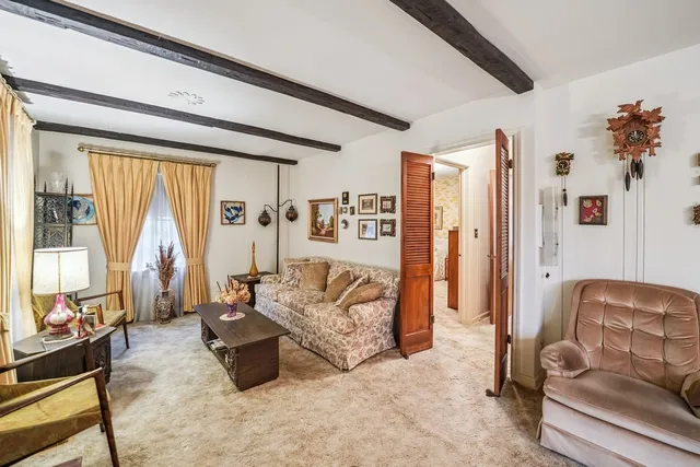 $299,900 | 346 55th Street, Clarendon Hills, IL 60514