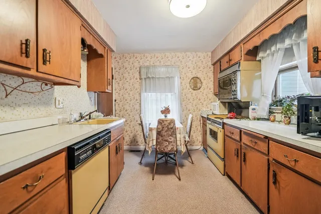 $299,900 | 346 55th Street, Clarendon Hills, IL 60514