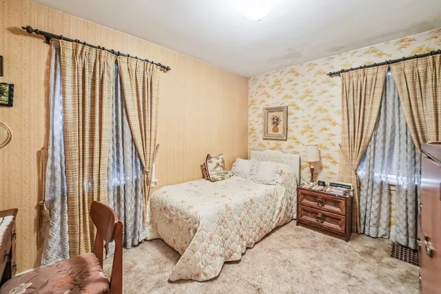 $299,900 | 346 55th Street, Clarendon Hills, IL 60514