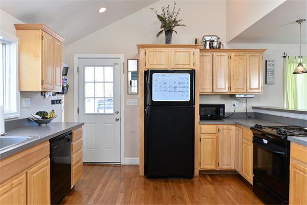 53 Mountford Road Hull, MA 02045 - Photo 7 of 18