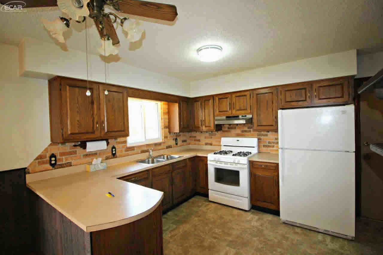 6463 Elms Road Flushing, MI 48433 - Photo 4 of 26 21390189-3.JPG