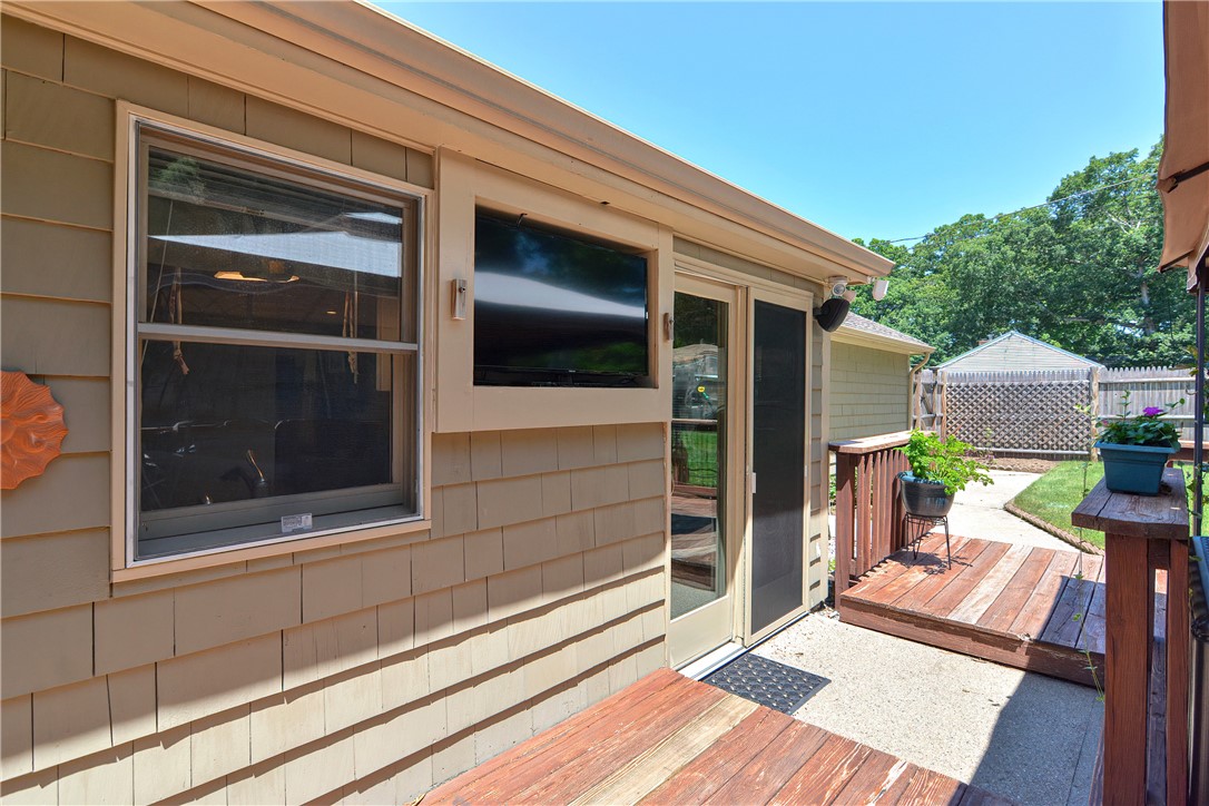 22 Hazelton Road Barrington, RI 02806 - Photo 8 of 30