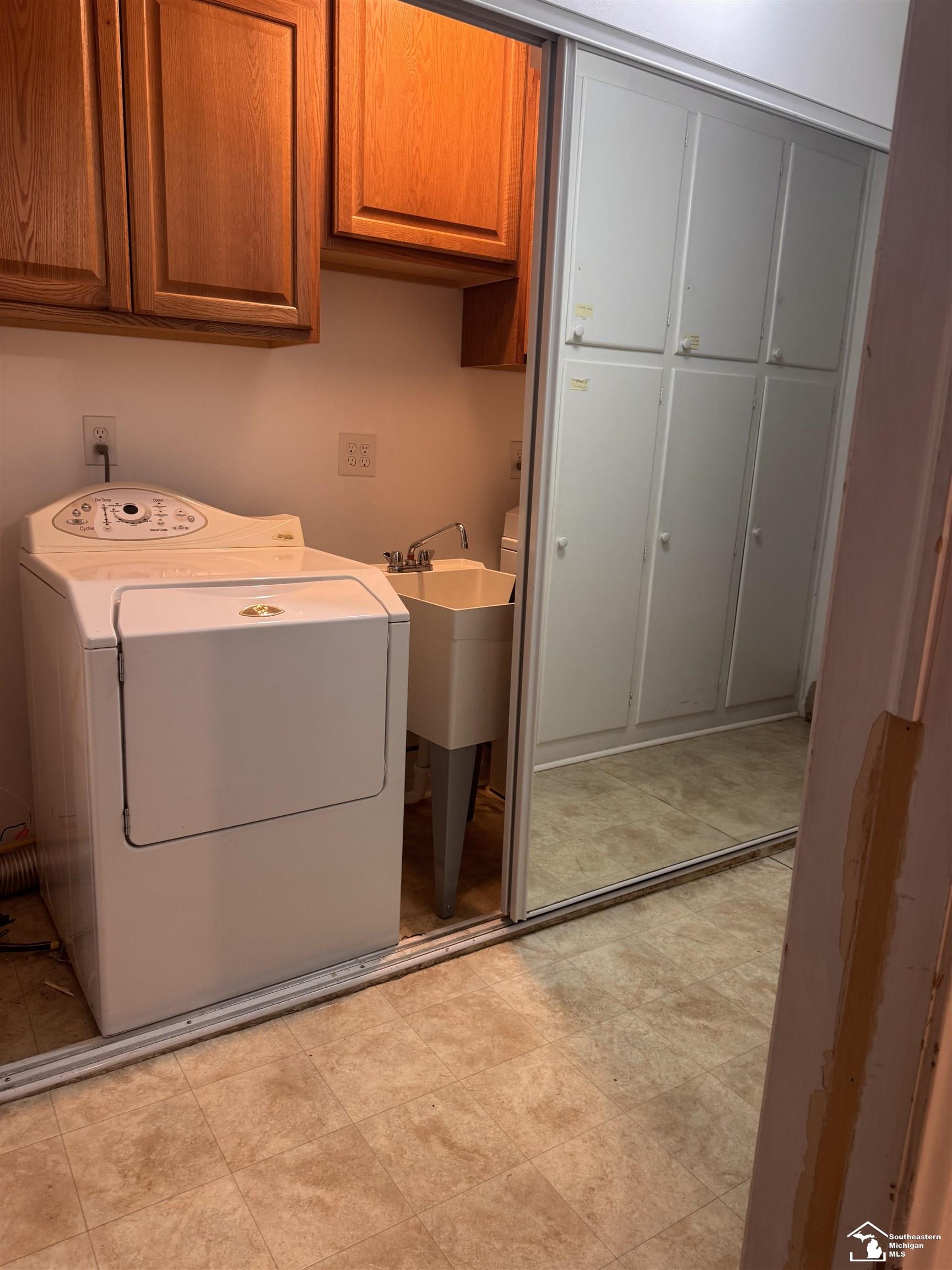 22980 Goddard Road Taylor, MI 48180 - Photo 9 of 41 First Floor Laundry