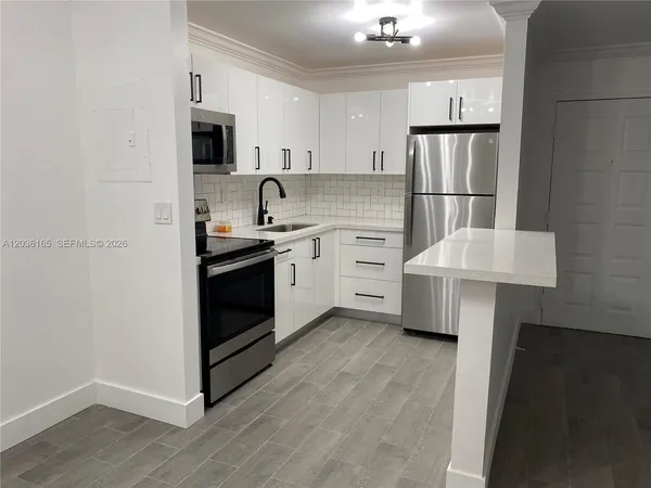 $2,300 | 15550 Southwest 80th Street, Unit E207, Miami, FL 33193