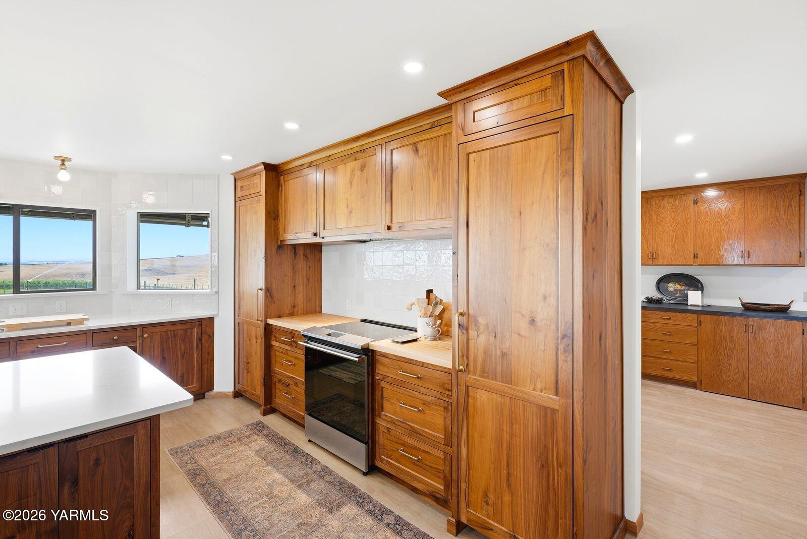 170732 Olsen Road Grandview, WA 98930 - Photo 13 of 58 12 kitchen