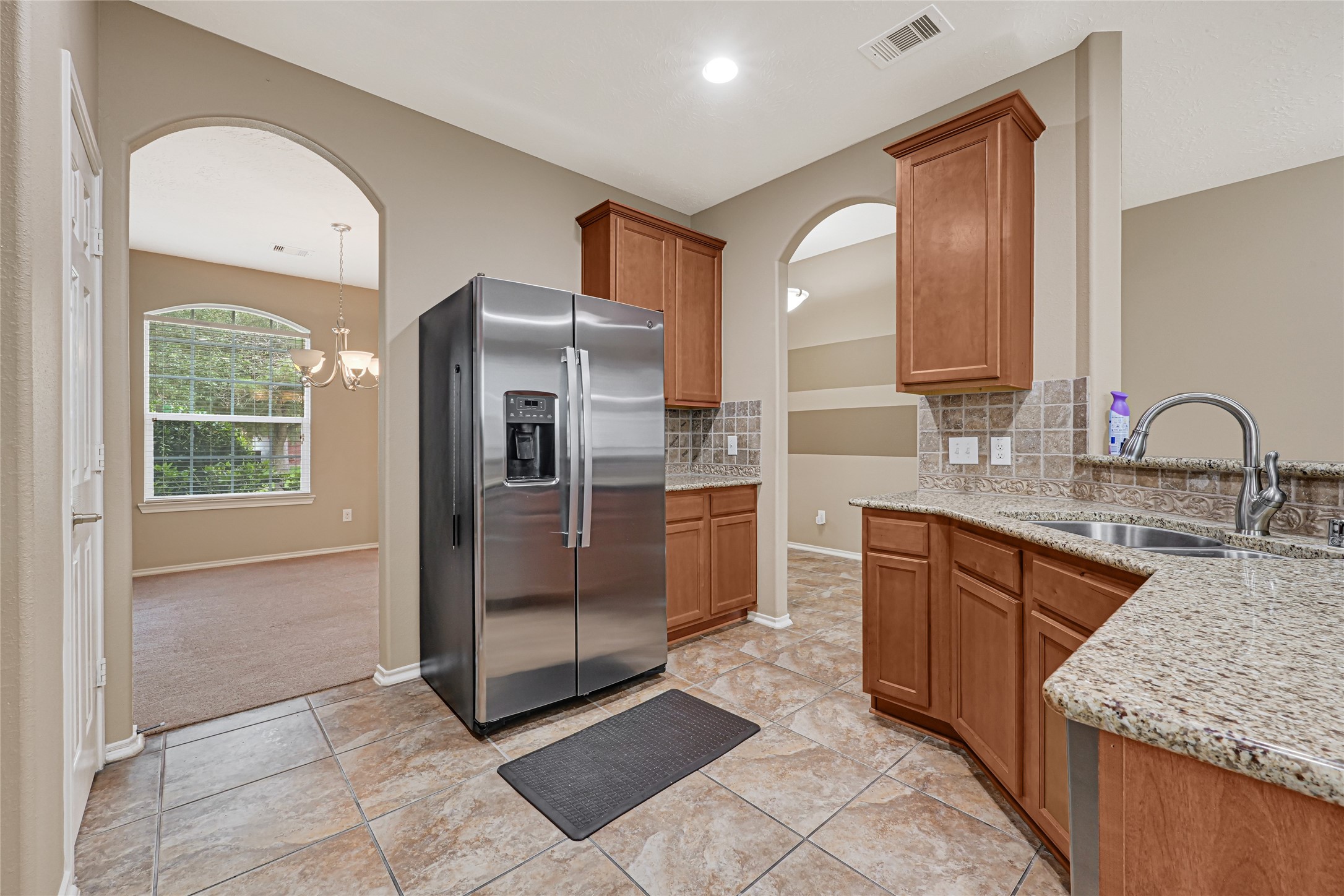 13610 Summer Spring Lane Rosharon, TX 77583 - Photo 9 of 25 New modern appliances