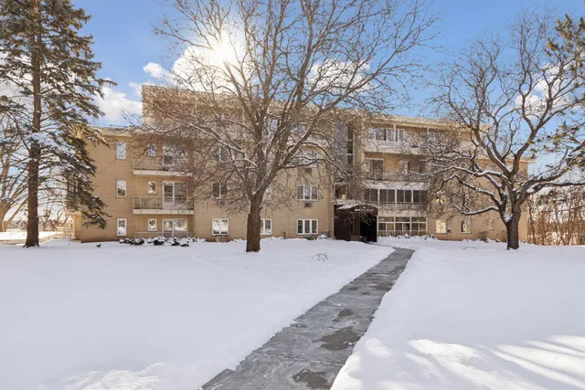 $169,900 | 100 Imperial Drive West, Unit 404, West St. Paul, MN 55118