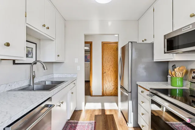 $169,900 | 100 Imperial Drive West, Unit 404, West St. Paul, MN 55118