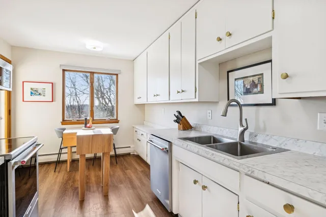 $169,900 | 100 Imperial Drive West, Unit 404, West St. Paul, MN 55118