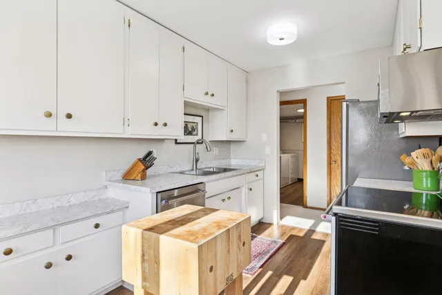 $169,900 | 100 Imperial Drive West, Unit 404, West St. Paul, MN 55118