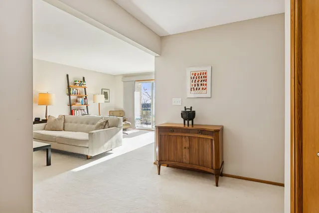 $169,900 | 100 Imperial Drive West, Unit 404, West St. Paul, MN 55118