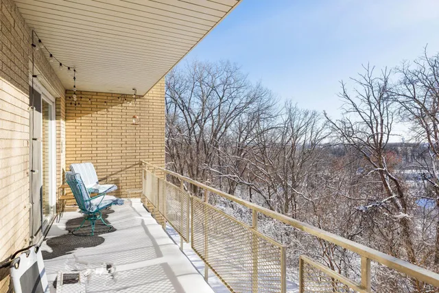 $169,900 | 100 Imperial Drive West, Unit 404, West St. Paul, MN 55118