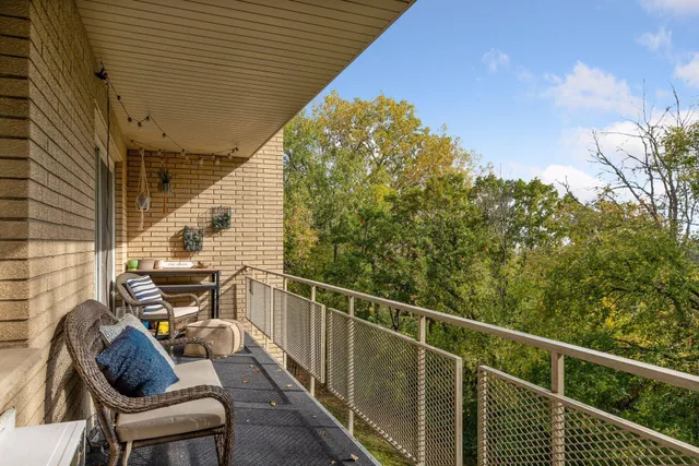 $169,900 | 100 Imperial Drive West, Unit 404, West St. Paul, MN 55118