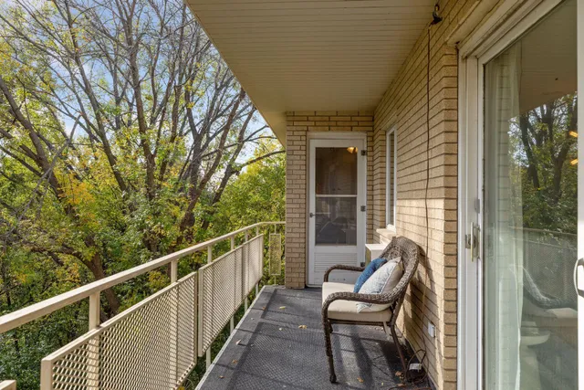 $169,900 | 100 Imperial Drive West, Unit 404, West St. Paul, MN 55118