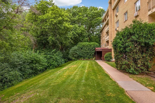 $169,900 | 100 Imperial Drive West, Unit 404, West St. Paul, MN 55118