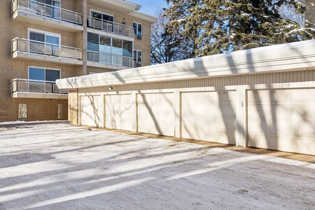 $169,900 | 100 Imperial Drive West, Unit 404, West St. Paul, MN 55118