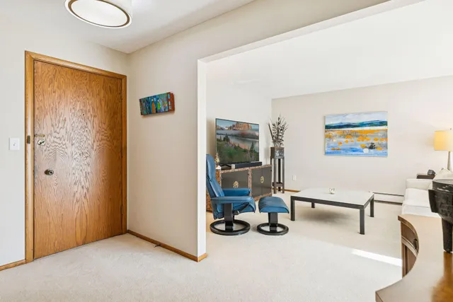 $169,900 | 100 Imperial Drive West, Unit 404, West St. Paul, MN 55118