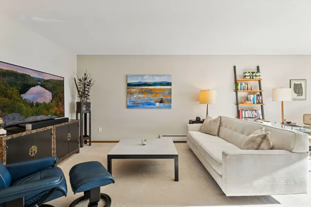 $169,900 | 100 Imperial Drive West, Unit 404, West St. Paul, MN 55118