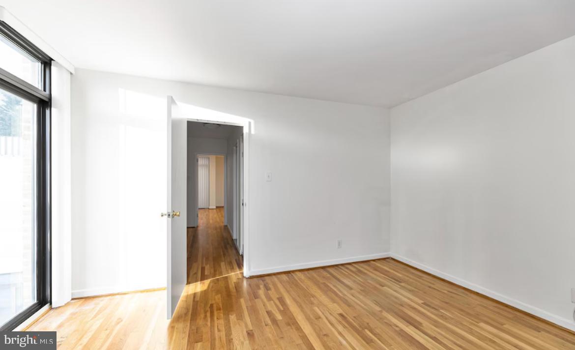 387 N Street Southwest Washington, DC 20024 - Photo 16 of 22 Bright and airy open space awaits.