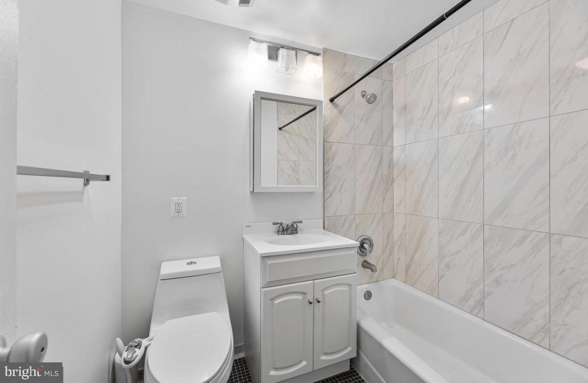387 N Street Southwest Washington, DC 20024 - Photo 21 of 22 Modern bathroom with elegant tiles.