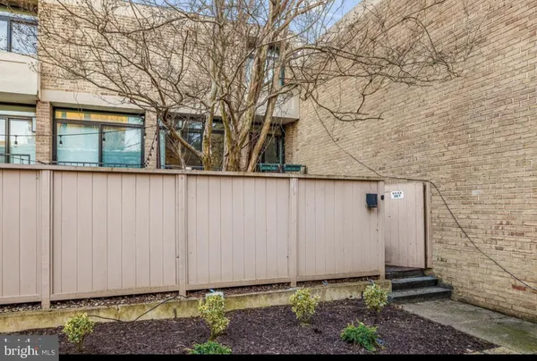 $1,099,999 | 387 N Street Southwest, Washington, DC 20024