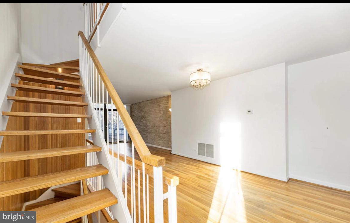 387 N Street Southwest Washington, DC 20024 - Photo 7 of 22 Bright and airy entryway with charm.
