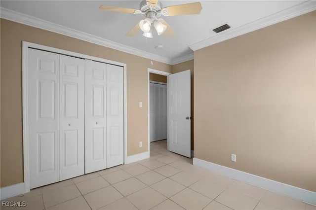 wooden floor in an empty room with a ceiling fan