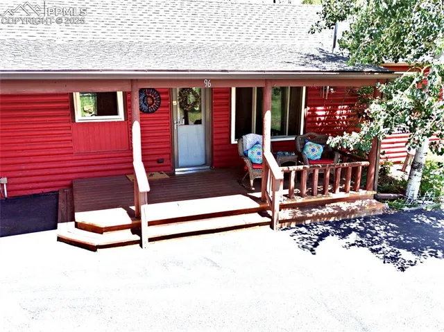 a view of a house with backyard and porch