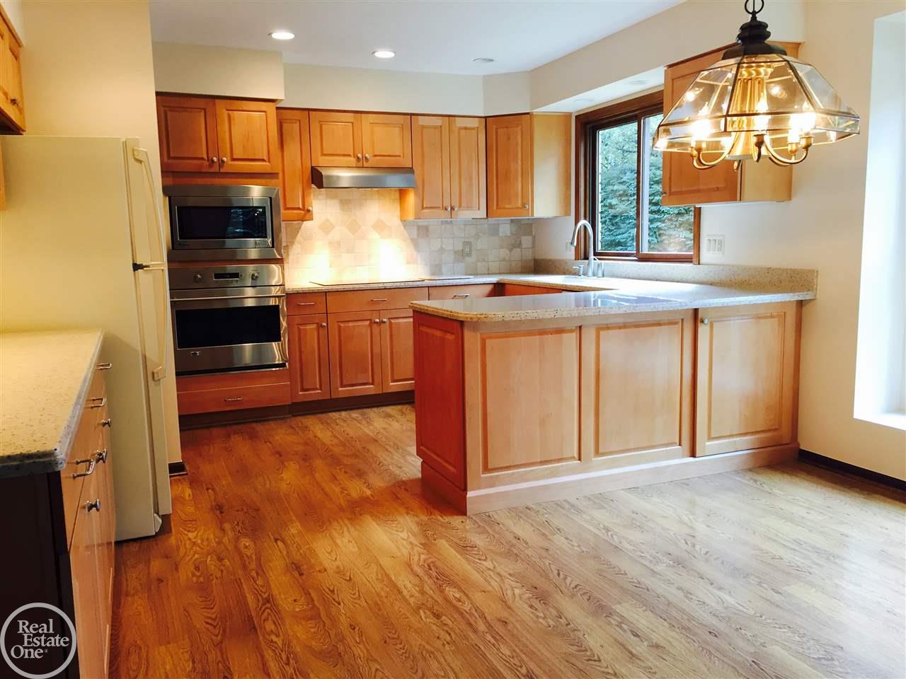 404 Lake Forest Road Rochester Hills, MI 48309 - Photo 9 of 21