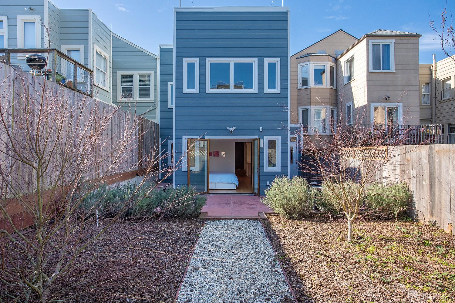 538 22nd Avenue San Francisco, CA 94121 - Photo 19 of 23 a front view of a house with garden