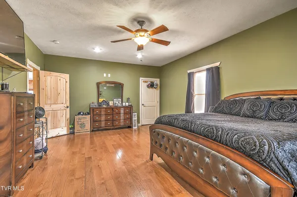 $399,900 | 17516 Donegal Drive, Abingdon, VA 24210