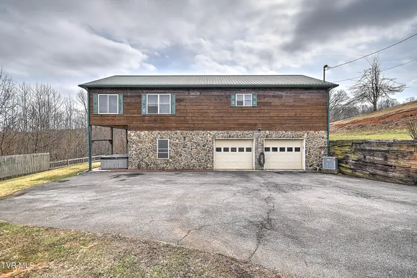 $399,900 | 17516 Donegal Drive, Abingdon, VA 24210