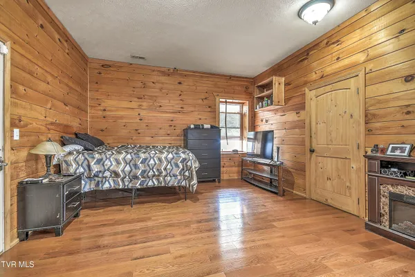 $399,900 | 17516 Donegal Drive, Abingdon, VA 24210