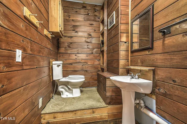 $399,900 | 17516 Donegal Drive, Abingdon, VA 24210