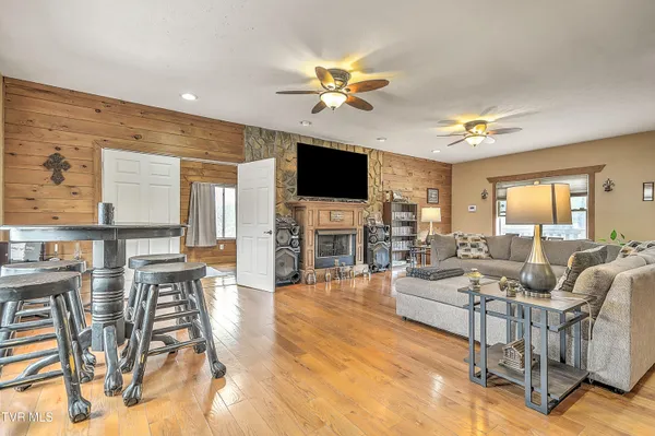 $399,900 | 17516 Donegal Drive, Abingdon, VA 24210