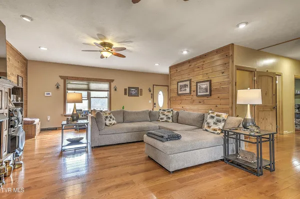 $399,900 | 17516 Donegal Drive, Abingdon, VA 24210