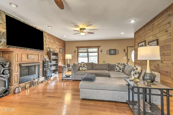 $399,900 | 17516 Donegal Drive, Abingdon, VA 24210