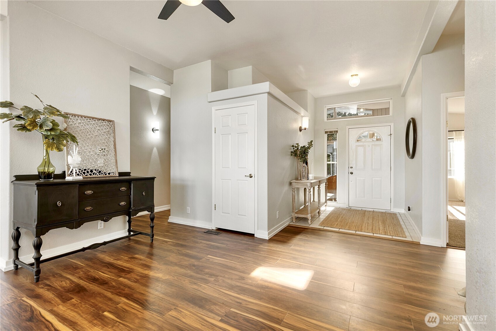 3834 South Passage View Lane Langley, WA 98260 - Photo 25 of 40 a view of a livingroom with furniture and a bathroom