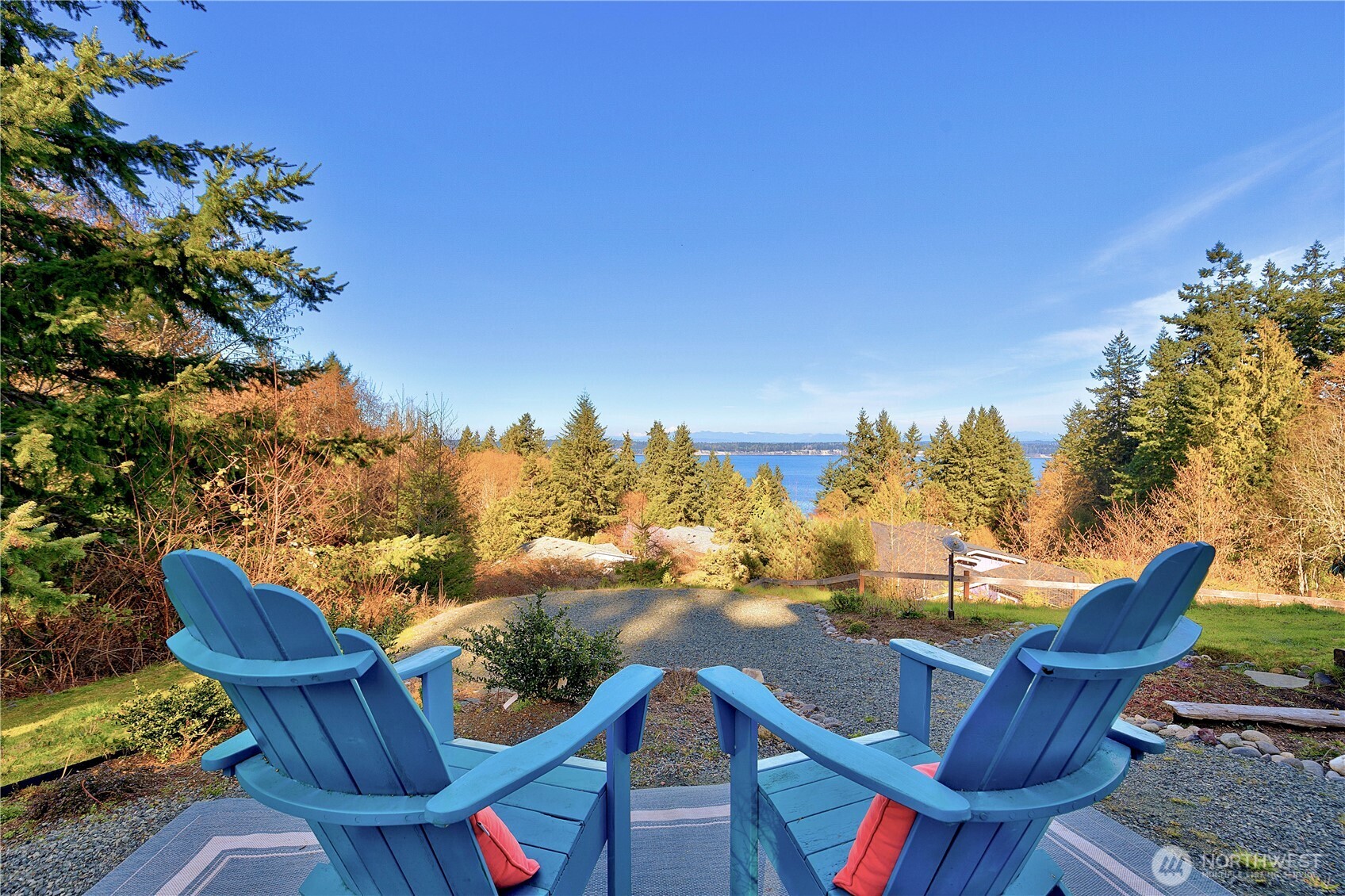 3834 South Passage View Lane Langley, WA 98260 - Photo 36 of 40 a view of a chairs and table in the patio