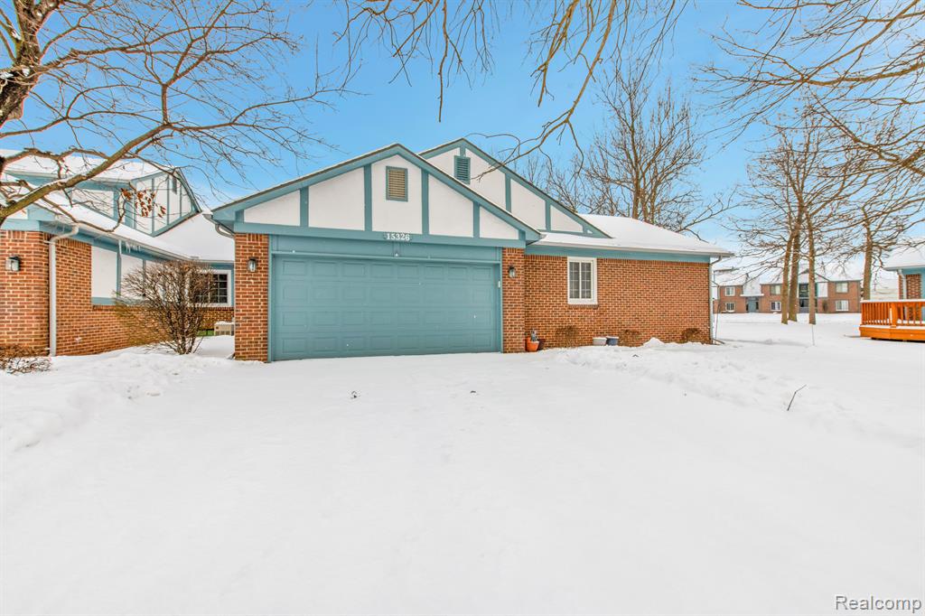 15326 Roxbury Circle Macomb, MI 48044 - Photo 3 of 26