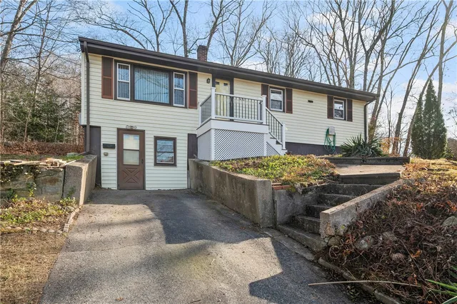 $375,000 | 470 St Paul Street, North Smithfield, RI 02896