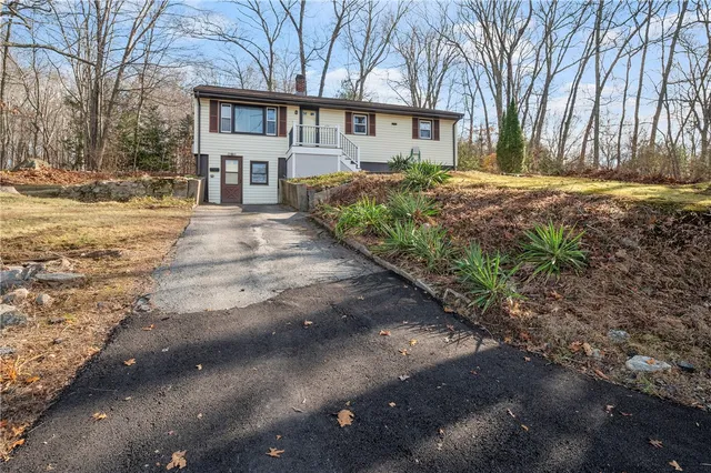 $375,000 | 470 St Paul Street, North Smithfield, RI 02896