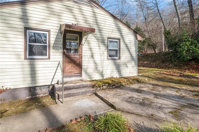 $375,000 | 470 St Paul Street, North Smithfield, RI 02896