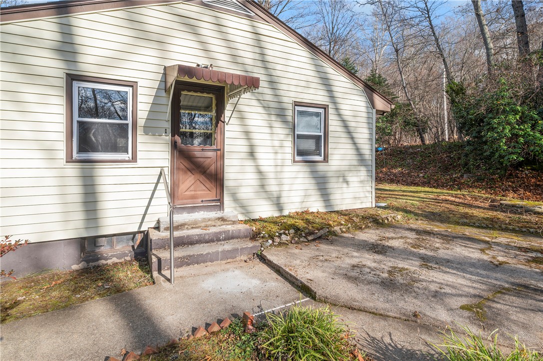 470 St Paul Street North Smithfield, RI 02896 - Photo 5 of 21