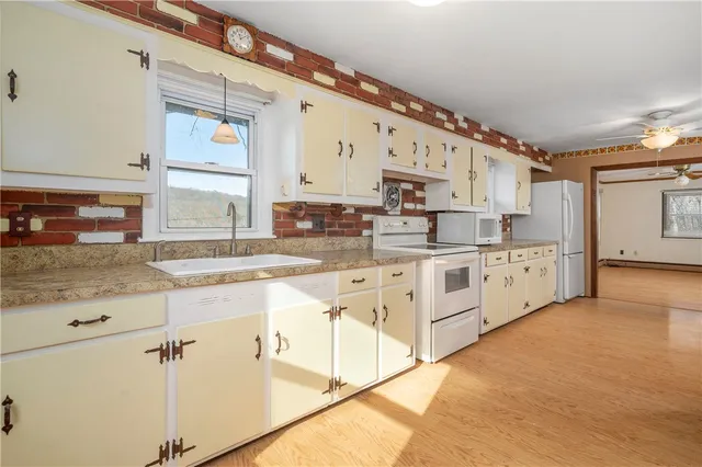 $375,000 | 470 St Paul Street, North Smithfield, RI 02896