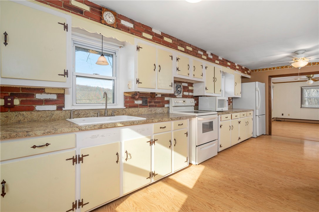 470 St Paul Street North Smithfield, RI 02896 - Photo 6 of 21