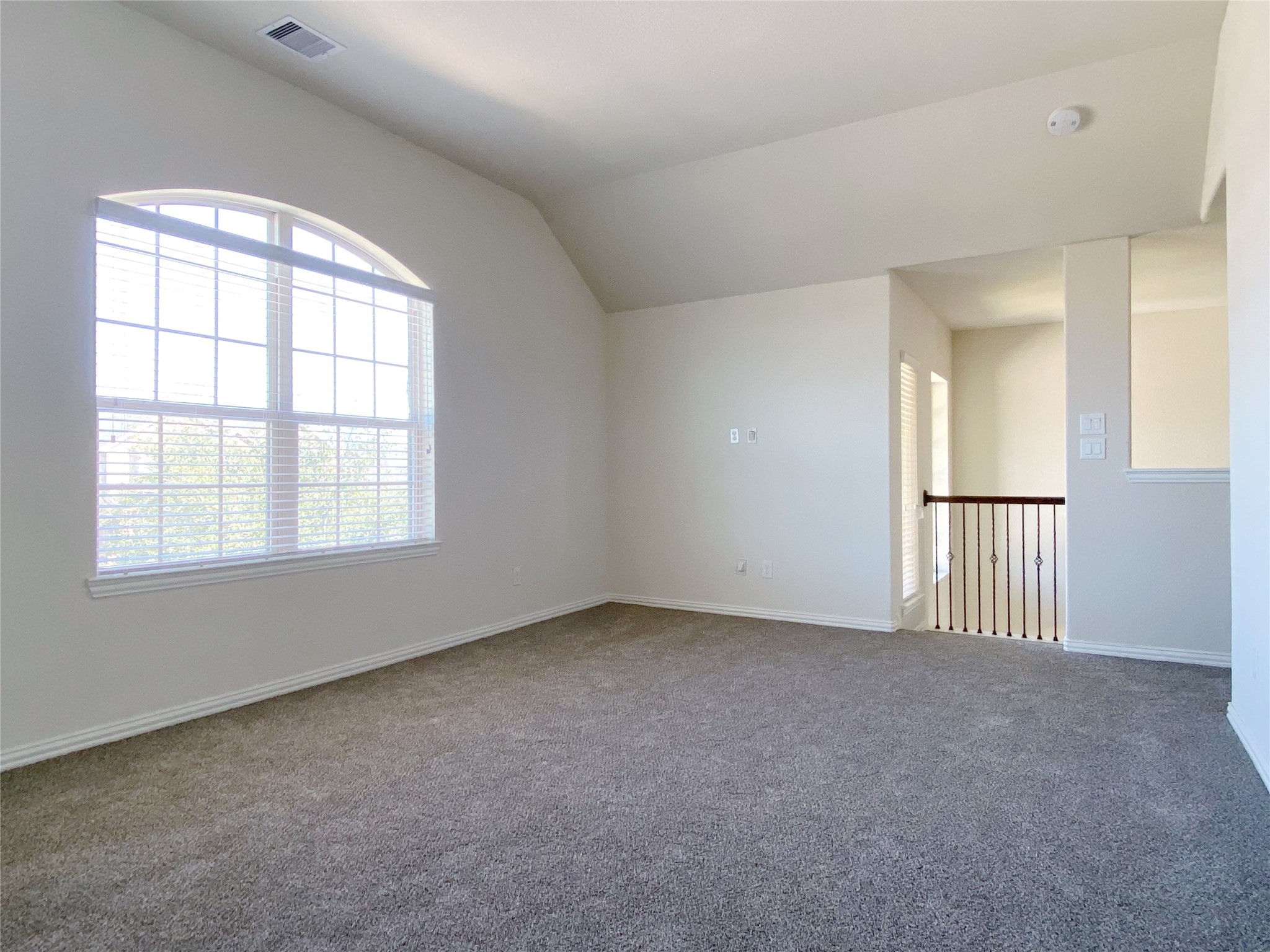 3566 Hamilton Bend Lane Spring, TX 77386 - Photo 19 of 25 an empty room with windows and closet